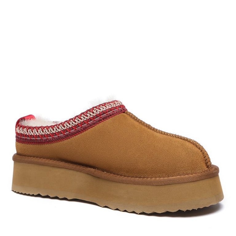 The Cozy Comfort of Women’s UGGS Tasman Slippers